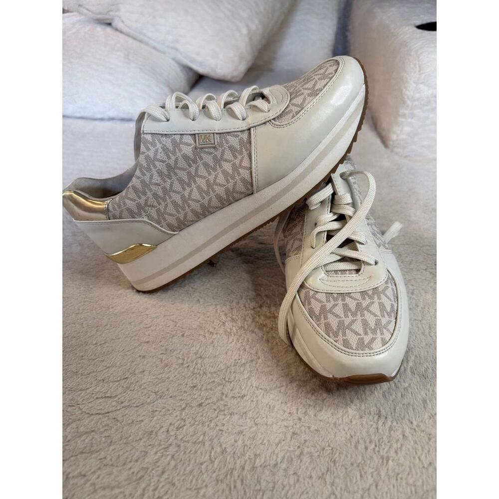 Michael Kors Sneakers Women Size 8.5 Beige MK Logo Wedge Platform Lace Up Shoes